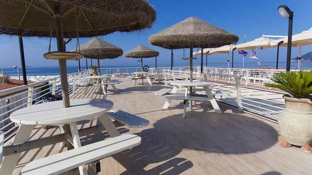 Hotel Delfino Marina Di Carrara Exterior photo