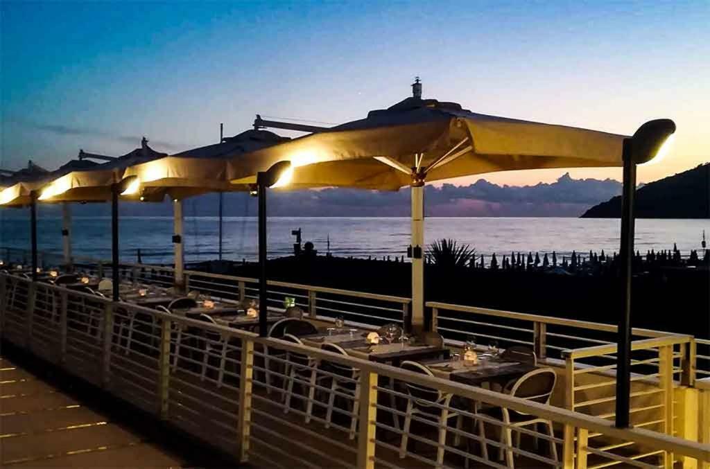 Hotel Delfino Marina Di Carrara Exterior photo