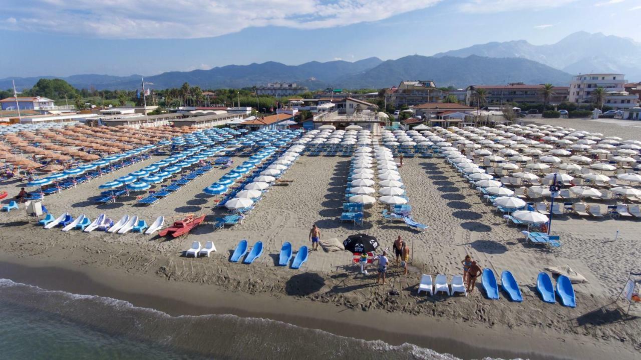 Hotel Delfino Marina Di Carrara Exterior photo